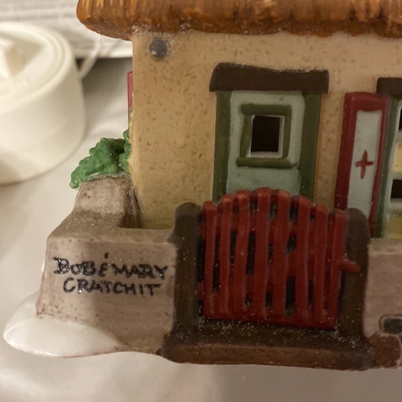 Department 56 “Christmas Carol Cottage” with real Smokey chimney 1996 retired - Picture 4 of 5